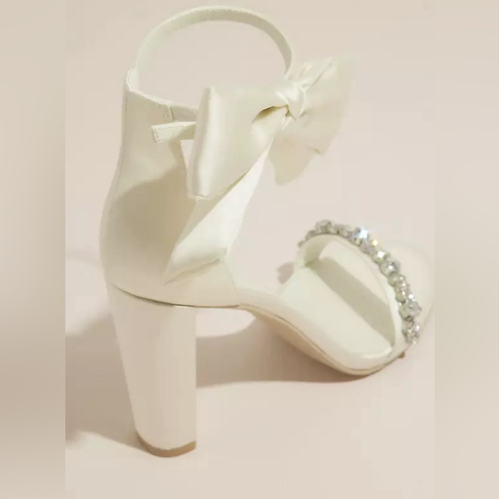 NIB Bridal Bachelorette Heels! Oleg Cassini Ankle Bow Crystal Strap Block Heels🤍 - Picture 3 of 7
